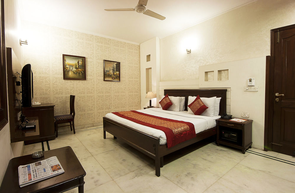 Hotel Comfort Zone Greater Kailash Нью-Дели Экстерьер фото